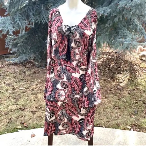 VENUS Dresses & Skirts - Venus Boho paisley bell sleeve dress
